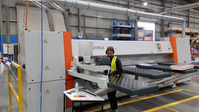 Cliente di riferimento Holzher Jayco con sega circolare a pressione ZENTREX Cliente di riferimento Holzher Jayco con sega circolare a pressione ZENTREX