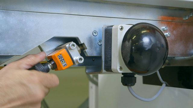 Lavorazione completa sui 4 lati Lavorazione completa di tutti e 4 i bordi e della superficie del pannello.