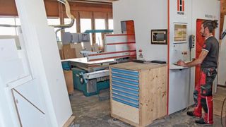 Cliente di riferimento Mähr in Austria - centro di lavoro CNC verticale 7405 - lavorazione CNC in uno spazio minimo