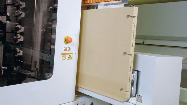 Adattamento interamente automatico dello spessore per pannelli Adattamento interamente automatico dello spessore per pannelli da 8 a 70 mm