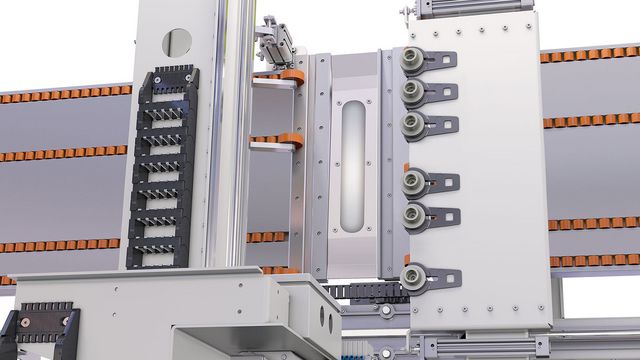 Cambiautensili da 6 postazioni Lavorazione completa di tutti e 4 i bordi e della superficie del pannello.