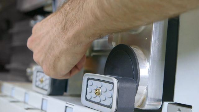 Cambio rapido In pochissimo tempo riattrezzate la EVOLUTION per lavorare materiali speciali