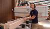 Tutti felici alla JK Windows and Doors con la nuova HOLZ-HER CNC a 5-assi