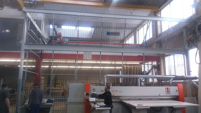 Sistema di magazzino pannelli flessibile per la massima competenza svizzera nella lavorazione del legno