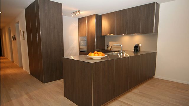 Esperienze con macchine CNC di Holzher - lavorazione completa di pregio di cucine - tradizione svizzera Referenza Holzher Svizzera CNC - cucine di pregio, lavorazione di superfici, lavorazione CNC