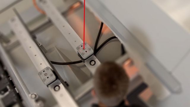 Puntatore laser montato a destra e a sinistra sulla testa di lavorazione Puntatore laser montato a destra e a sinistra sulla testa di lavorazione