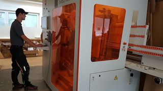 Macchina CNC verticale HOLZ-HER per la lavorazione dell'armadio