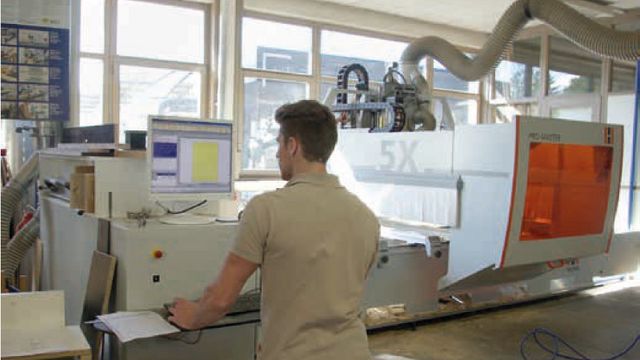 Migliori esperienze dell'azienda Max's Möbelwerkstatt con la macchina CNC di Holzher Referenza CNC a 5 assi Pro-Master 7125 di HOLZ-HER