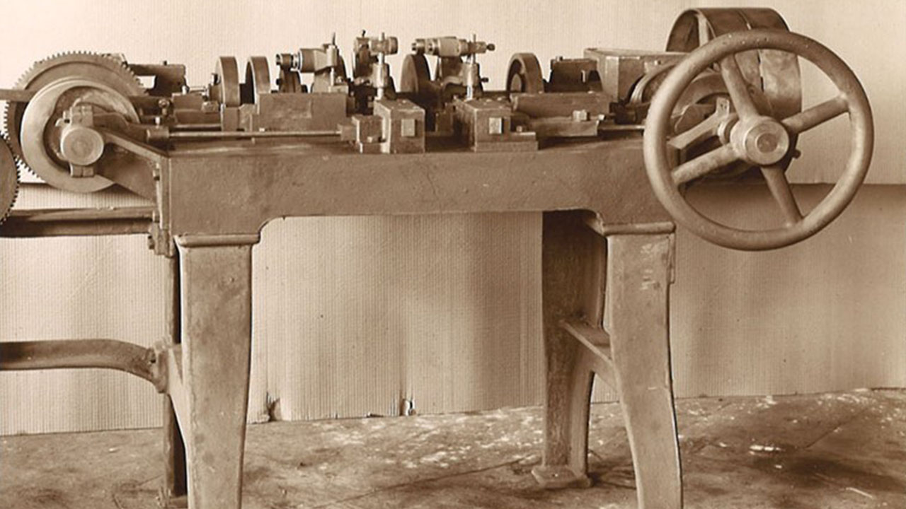 1914: Costituzione della società HOLZ-HER Pietre miliari HOLZ-HER: 1914